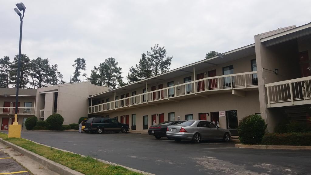 Zainee Inc Budgetel Inn And Suites Augusta Exterior photo